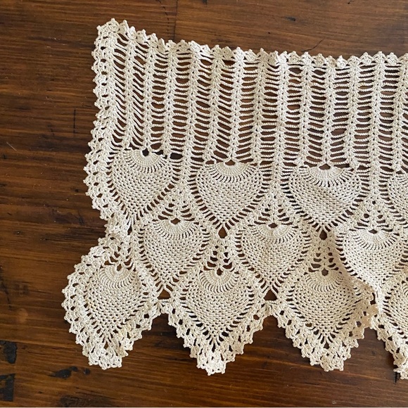 Collectible Beautiful Handmade Crocheted Doily Cream 19” X 9” Scalloped Edge - Picture 4 of 11